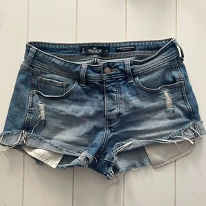 Boyfriend Fit Hollister Jean Shorts!